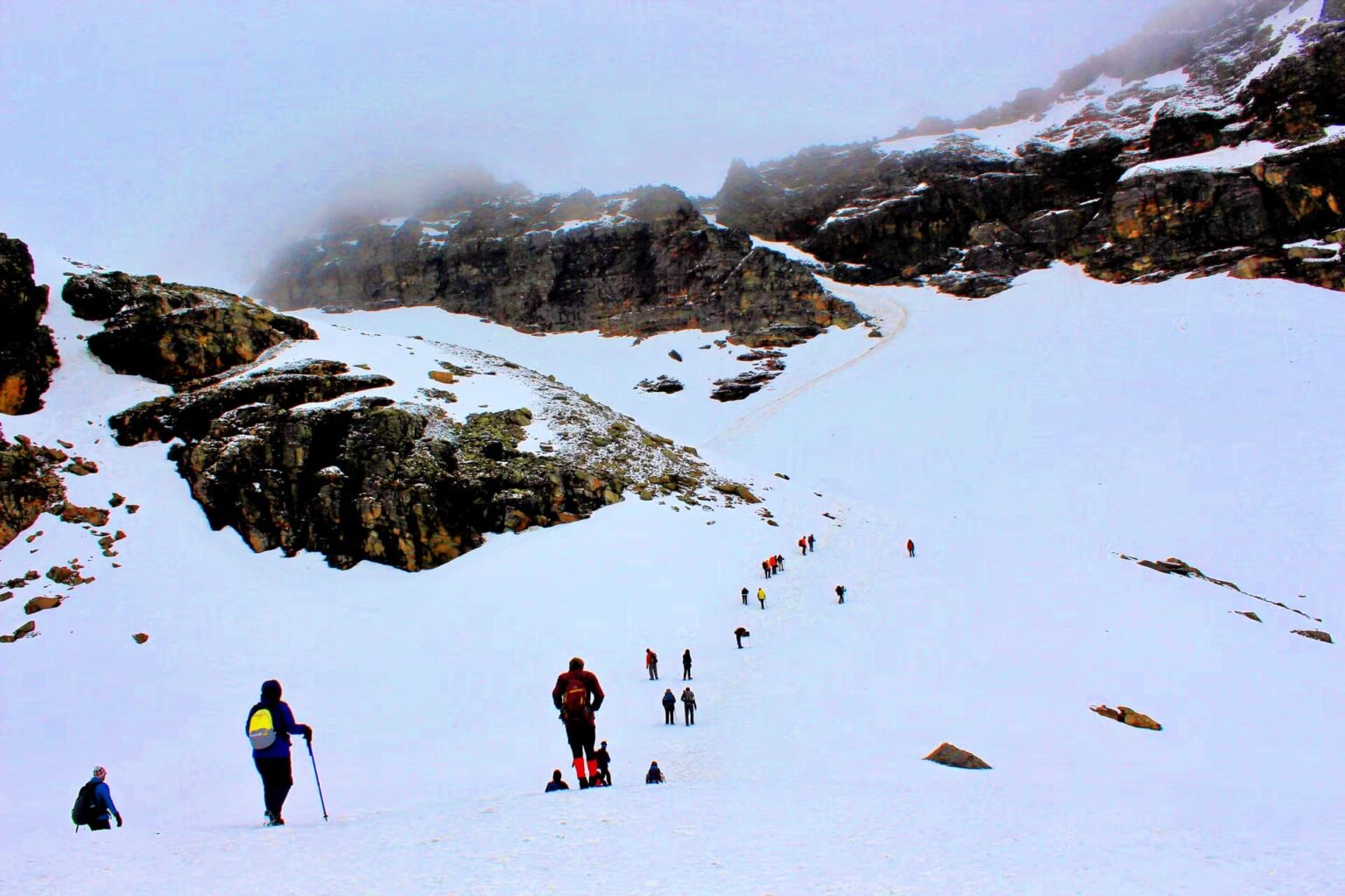 rupin pass trek towards summit