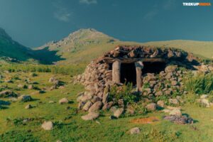 Month-Wise Trek Guide 50 tarsar marsar trek